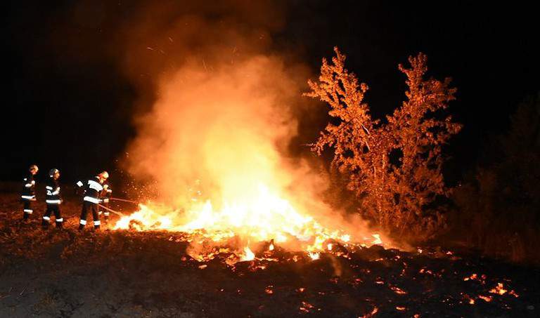 19-latek przez zawód miłosny podpalił 140 bel słomy