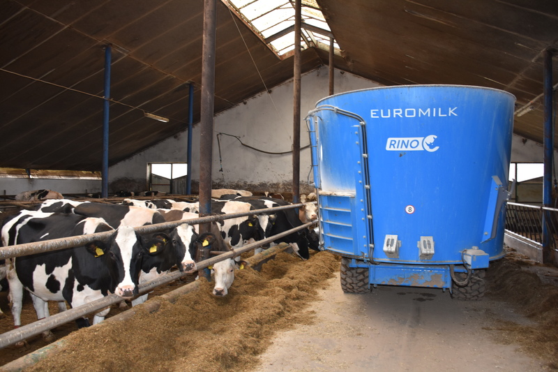 Paszowóz Euromilk o pojemności 16 m3