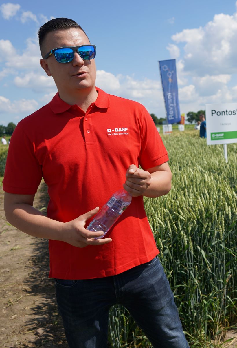 Na poletkach można było zapoznać się z autorskimi programami ochrony firmy BASF, o których opowiadał Rafał Maras, szef zarządzania kampaniami BASF. W pszenicy i jęczmieniu ochrona jest oparta o zaprawy Kinto Plus i Systiva 333 FS, herbicydy Pontos i Biathlon 4D, regulator wzrostu Medax Max i fungicydy Revyflex, Revysky i Revytop. Większość tych produktów z małymi modyfikacjami chroni pozostałe zboża. Do ochrony rzepaku polecane są herbicydy Butisan Star 416 SC i Focus Ultra, regulator wzrostu Caryx 240 SL i fungicyd na choroby okresu kwitnienia Pictor 400 SC