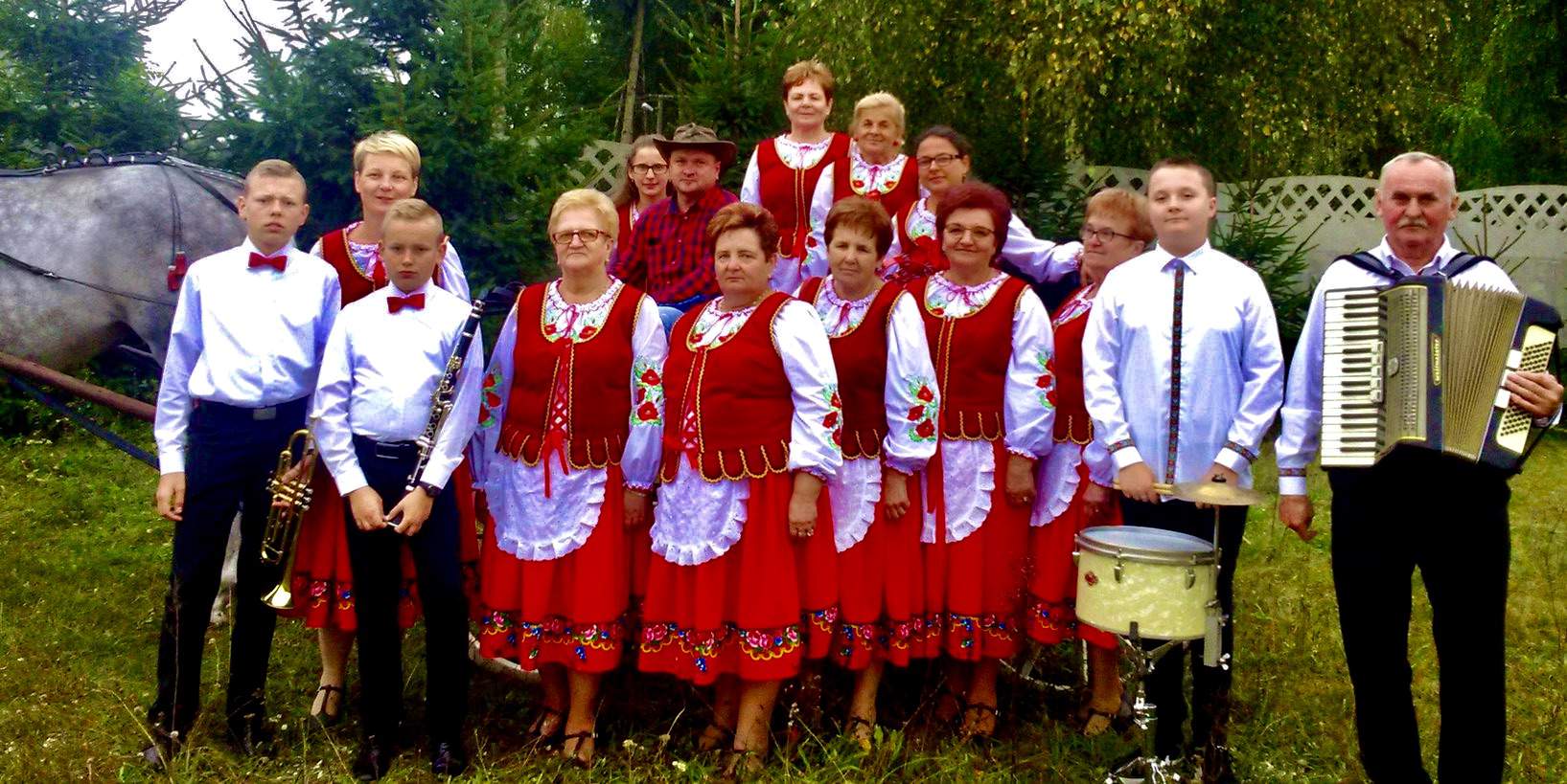 Członkinie zespołu działają jednocześnie w kole gospodyń wiejskich. Muzykowanie, gotowanie i rękodzieło to tylko niektóre z pasji mieszkanek Owadowa