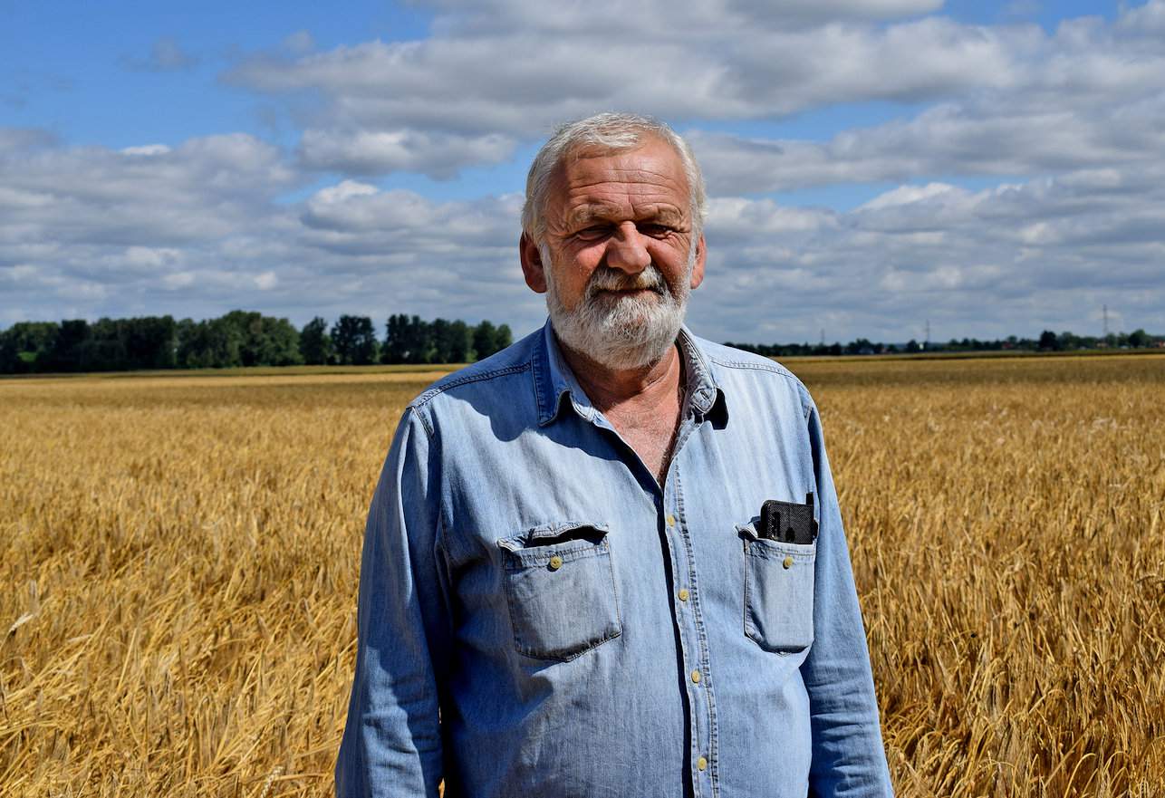 Jarosław Czapla prowadzi gospodarstwo rolne w miejscowości Wiatrowiec (pow. bartoszycki, gmina Sępopol). Gospodarstwo specjalizuje się w produkcji roślinnej, uprawiany areał to 210 ha. W strukturze zasiewów dominuje pszenica ozima i jara, łącznie 100 ha, 35 ha zajmuje rzepak, kolejne 40 ha to jęczmień ozimy, 15 ha bobiku na zazielenienie, pozostały areał obsiany jest owsem