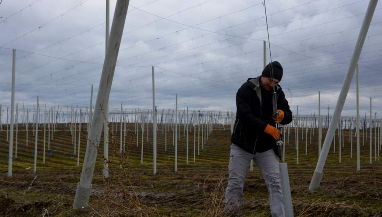 Bywa, że wiosną niektóre elementy wymagają dociągnięcia – mówi Marcin Żyła, kierownik projektu badawczo-rozwojowego ze strony Energy Composites (na zdjęciu)