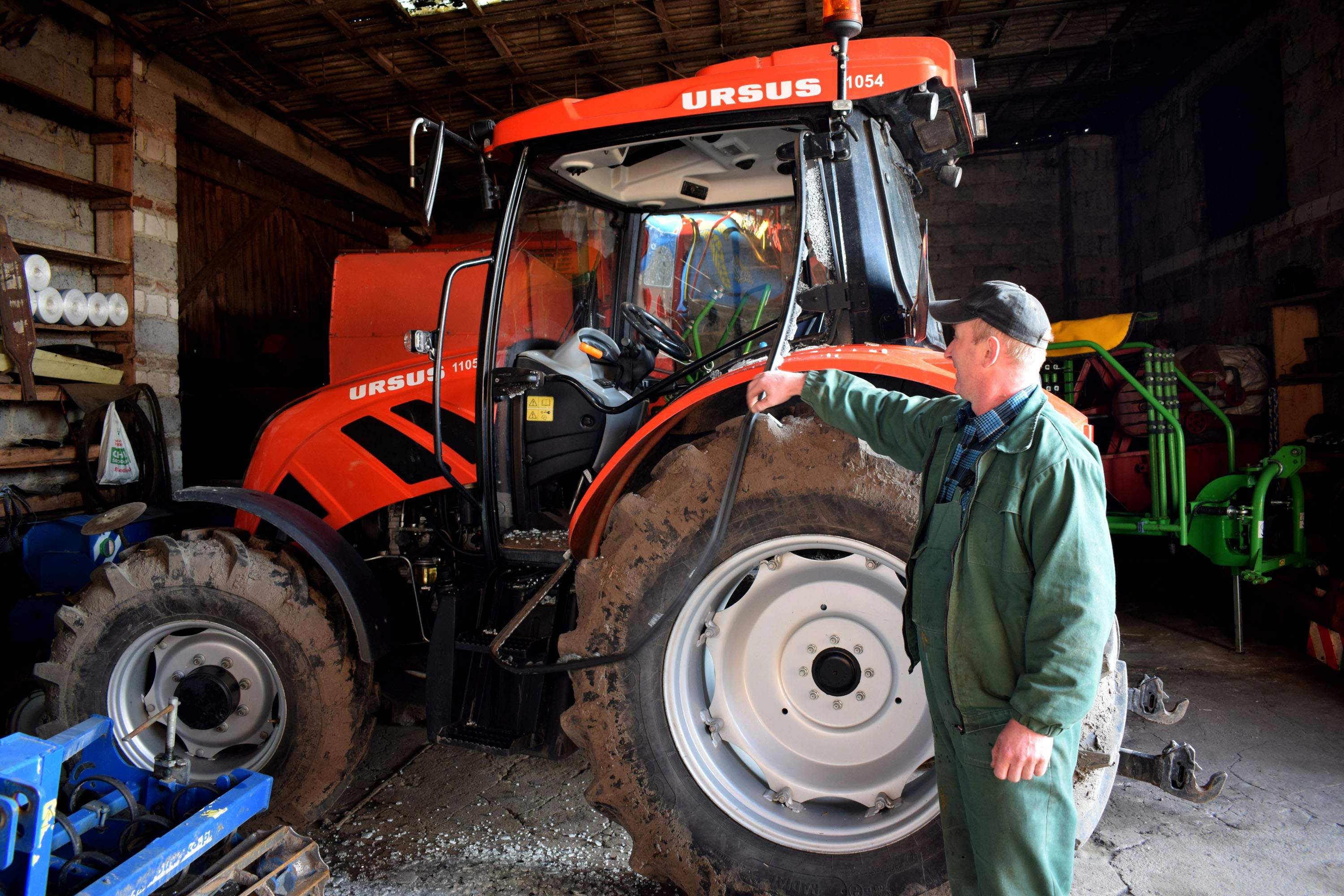 Nowy Ursus 11054 stoi przez usterki zamiast pracować w polu. Dlaczego