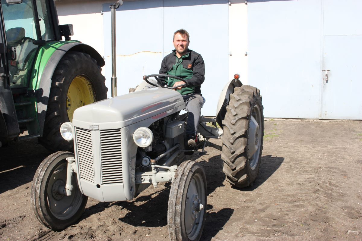 Zamiłowaniem Szymona Młynarskiego są stare ciągniki. Na zdjęciu massey ferguson TED 20