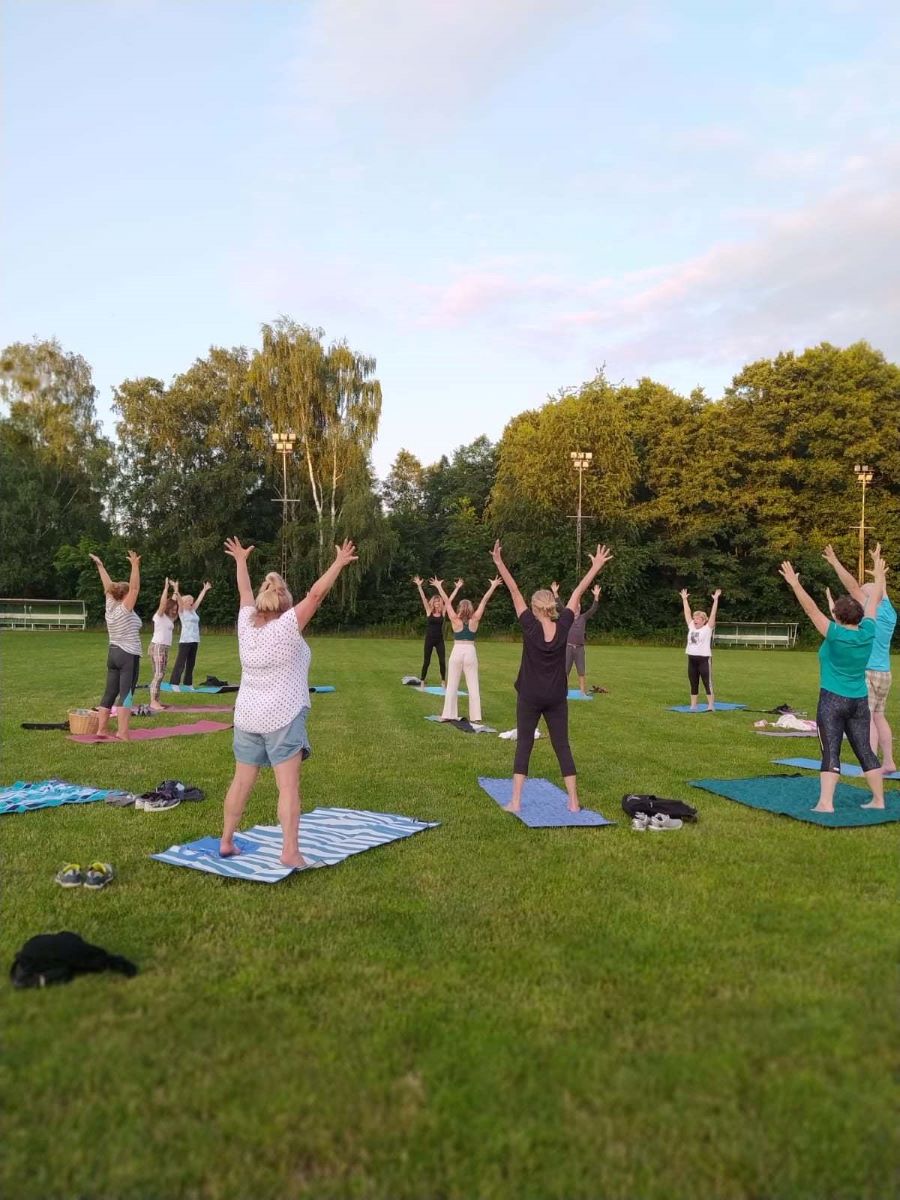 Joga pod chmurką dla ponad stu uczestników? Dlaczego nie? Lila Feduniak planuje zorganizować kolejną edycję ćwiczeń. Tym razem, na naprawdę dużą skalę.