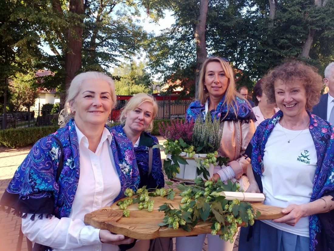 Wycieczki plenerowe są dla gospodyń doskonałą okazją do nauki gotowania w oparciu o dary natury. W swojej kuchni kobiety wykorzystują zarówno zioła, jak i... chwasty. Jak przekonują, jest pysznie!