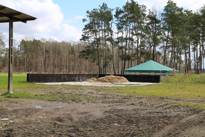 Przez 5 lat trwania sporu małżeństwo zbudowało na tej działce lagunę na gnojowicę oraz płytę na obornik.