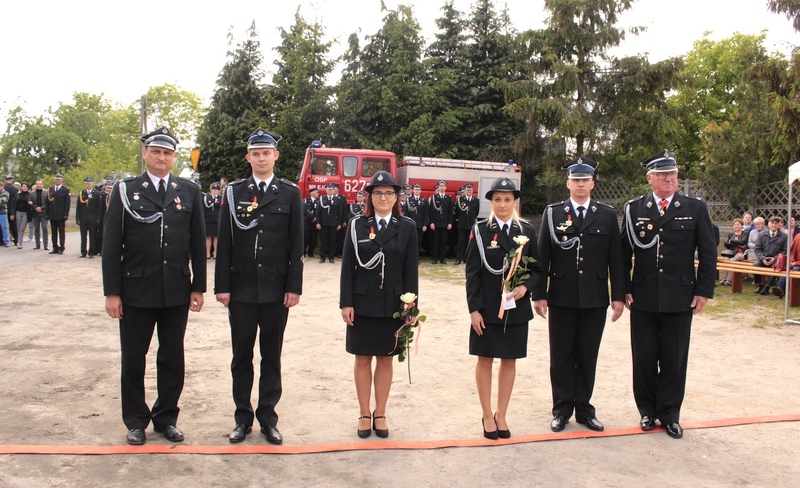 Odznaki Strażak Wzorowy otrzymały dwie druhny z OSP Milejów –Joanna Łakomicka (z lewej) i Paula Marecka oraz Piotr Gebler, Amedeusz Dzikowski, Piotr Ziółkowski, Wacław Szajrych