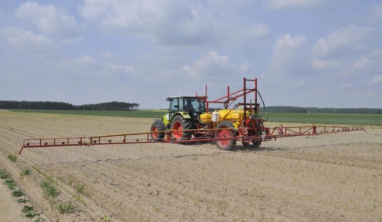 Polska nie jest przeciwna ograniczaniu zagrożeń związanych ze stosowaniem środków ochrony roślin, ale nie może zaakceptować propozycji radykalnego ograniczania ich stosowania w państwach, w których zużycie na hektar jest niskie, czyli m.in. w Polsce. Może to bowiem spowodować brak możliwości utrzymania produkcji