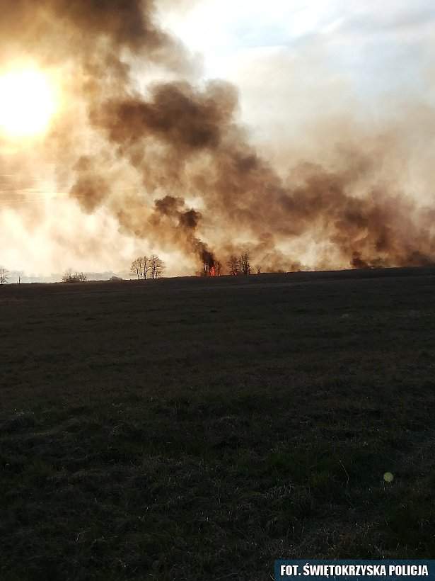 Pińczów: młodzi zatrzymani za podpalanie stogów