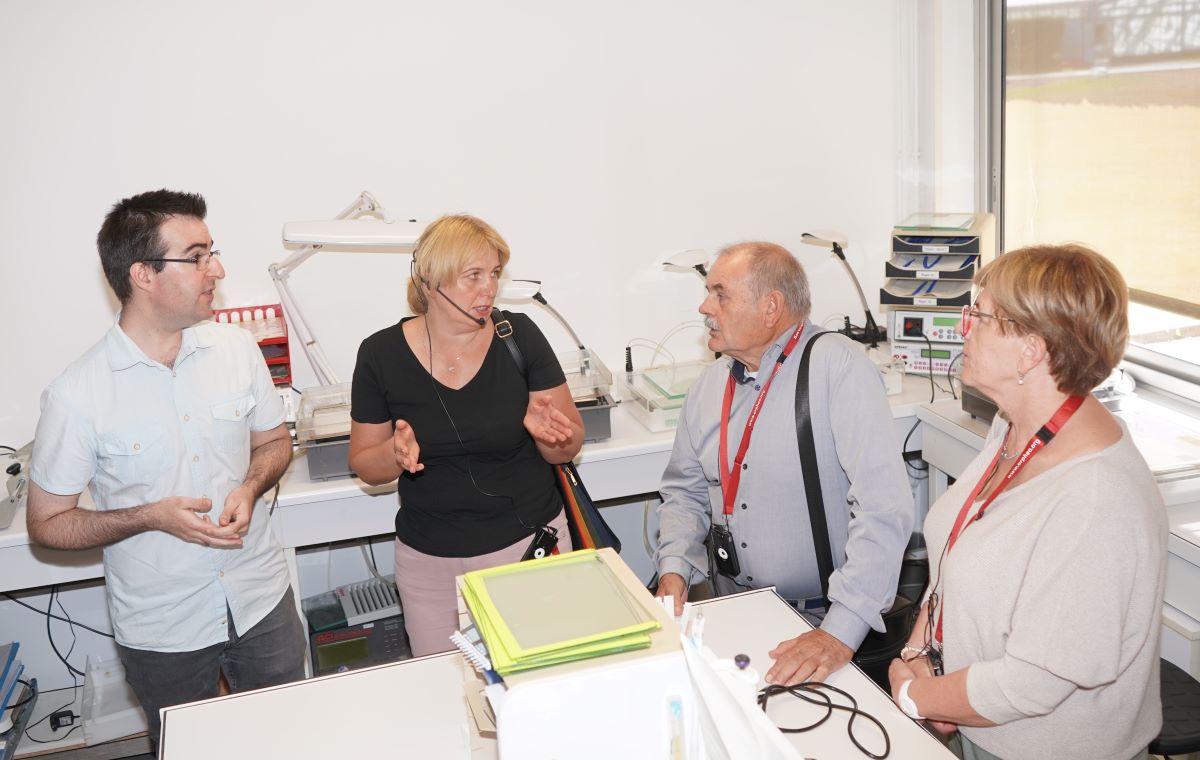 Eric Piraube – dyrektor techniczny laboratorium GERM Serwis (z lewej) i część polskiej delegacji wyjazdu szkoleniowego 