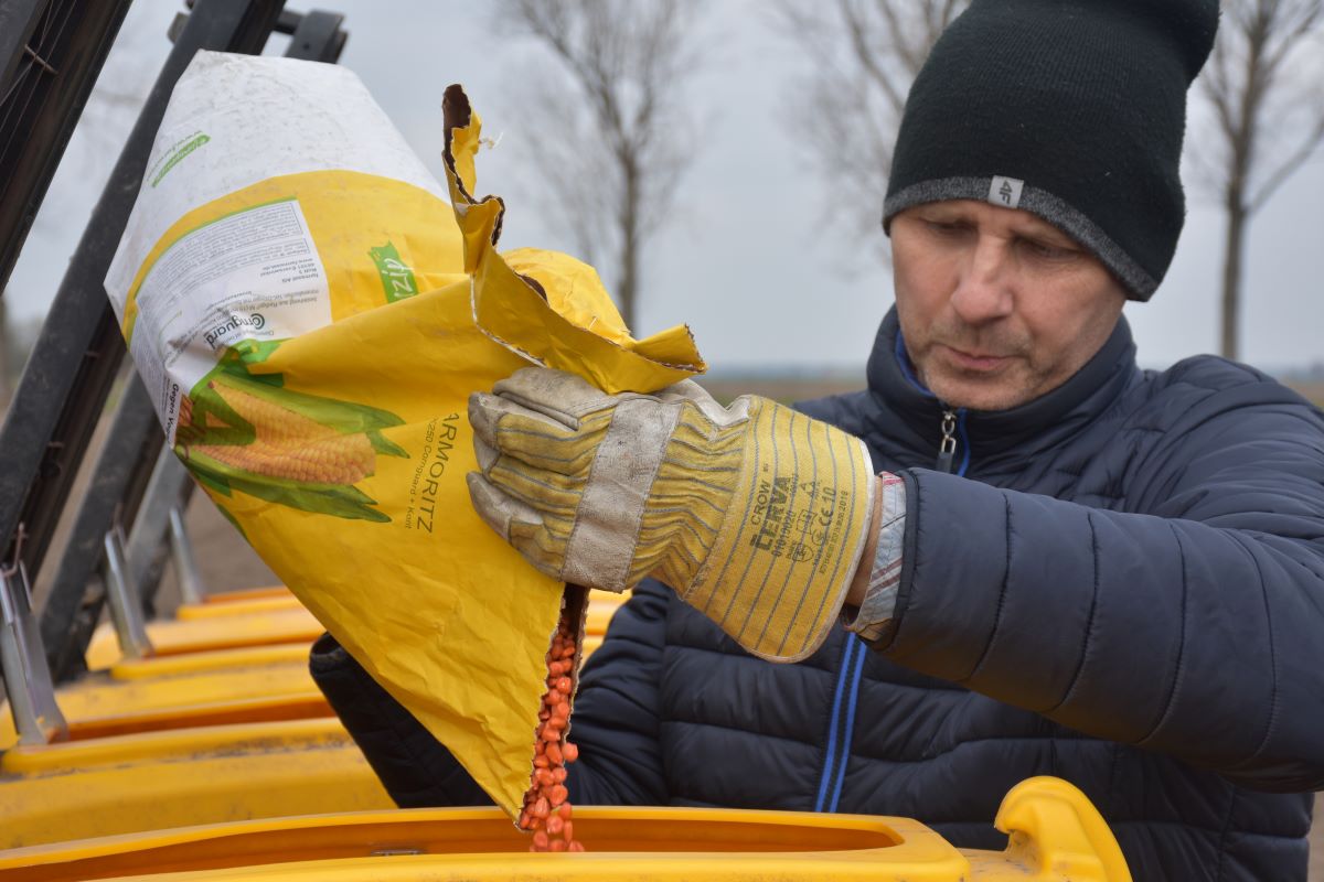 Wojciech Majorczyk, który odpowiada za produkcję roślinną w Przedsiębiorstwie Długie Stare