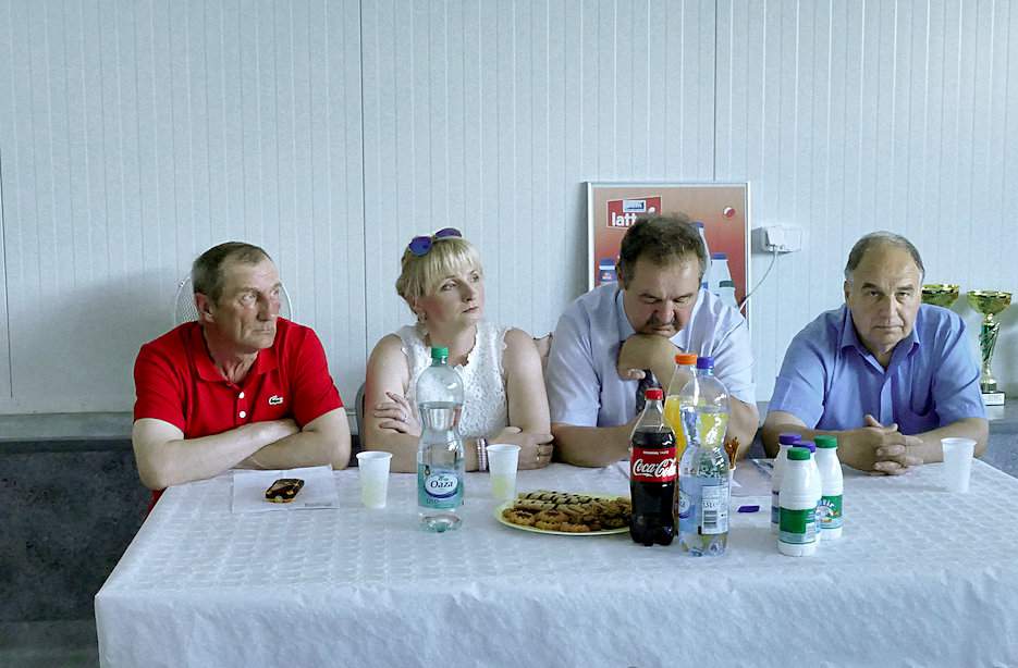 Prezydium zebrania w składzie (od lewej): Wojciech Szymańczak, Violetta Zylbert – sekretarz, Wojciech Walczak i Marek Kuczyński