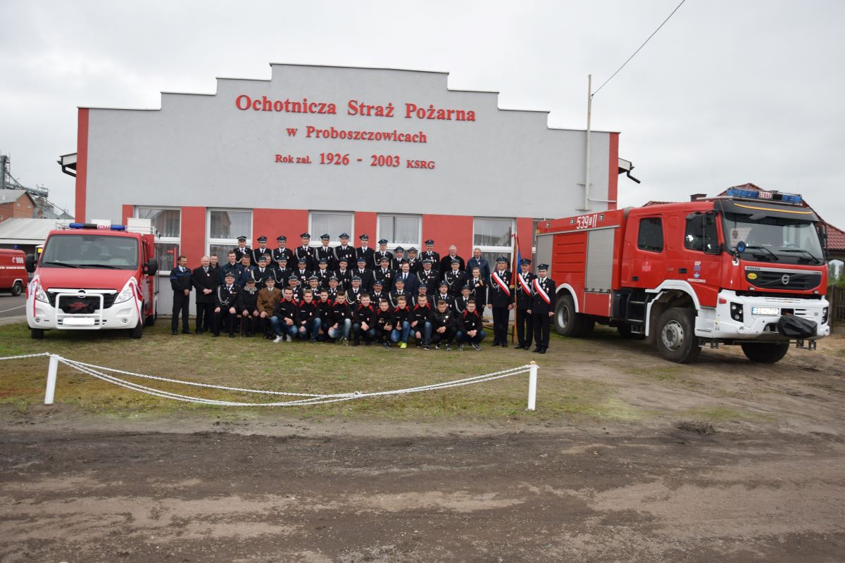 Pamiątkowe zdjęcie druhów OSP Proboszczowice