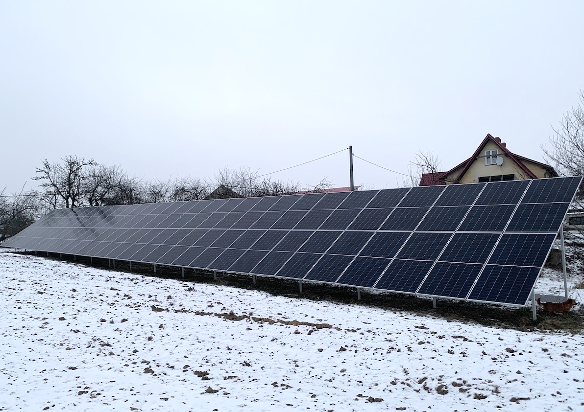 Najnowszą inwestycją państwa Kierzenkowskich jest instalacja fotowoltaiczna, której konstrukcję samodzielnie wykonał pan Tomasz