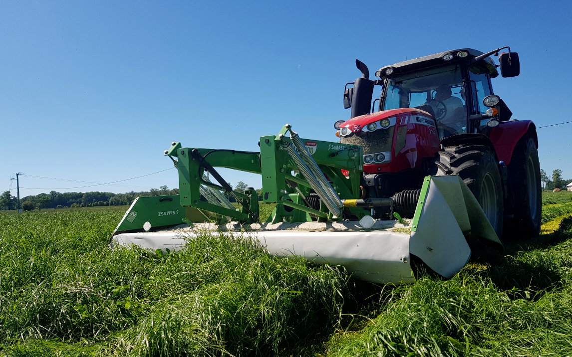 Praktyczny wymiar funkcjonalności platformy cyfrowej Climate FieldView w formie transmisjii na żywo z pola przygotowano we współpracy z zestawem maszynowym: ciągnikiem John Deere 6120 M i opryskiwaczem John Deere M732i