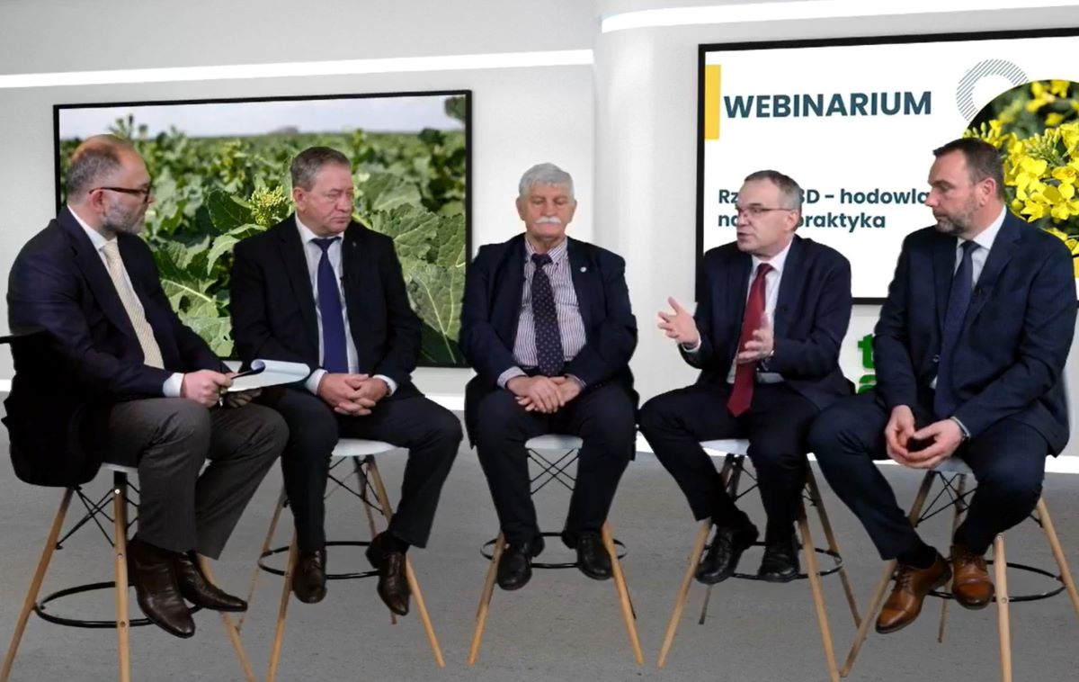 Studio webinarium i jego uczestnicy od prawej: Artur Kozera z Rapool Polska, prof. dr hab. Witold Szczepaniak – Uniwersytet Przyrodniczy w Poznaniu, prof. dr hab. Marek Korbas – Instytut Ochrony Roślin – PIB w Poznaniu, Andrzej Duszejko – członek zarządu Rapool Polska i Karol Bujoczek – redaktor naczelny top agrar Polska