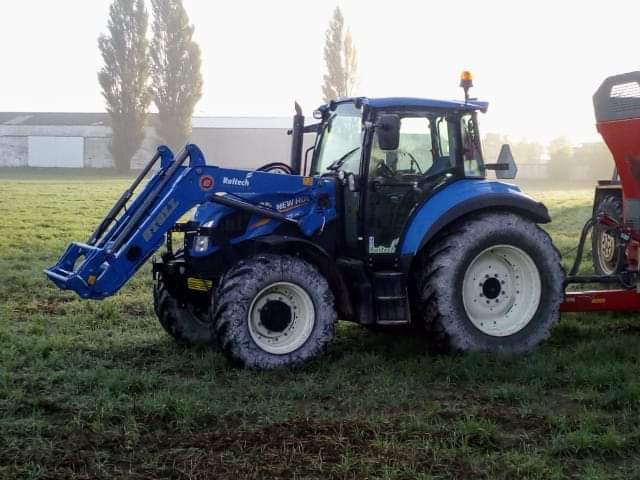 Złodzieje ukradli ciągnik rolniczy New Holland z Dominowa