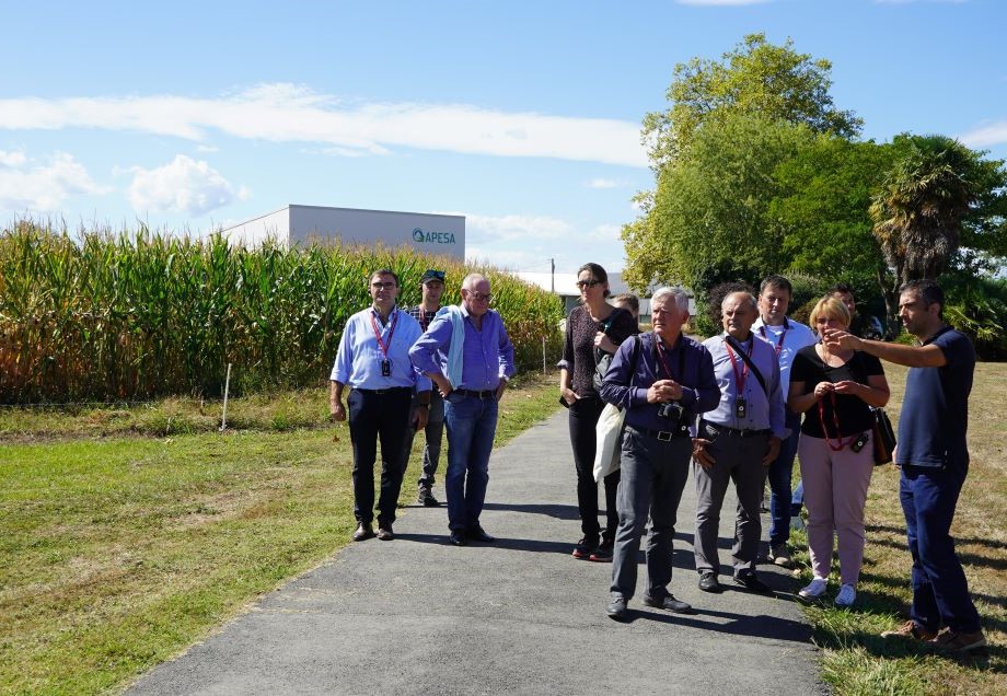 Po stacji badawczej Instytutu Roślin ARVALIS w Montardon uczestników wyjazdu szkoleniowego z Polski i z Niemiec, w ramach europejskiej kampanii promocyjnej „Seeds for future”oprowadzał Gilles Espagnol