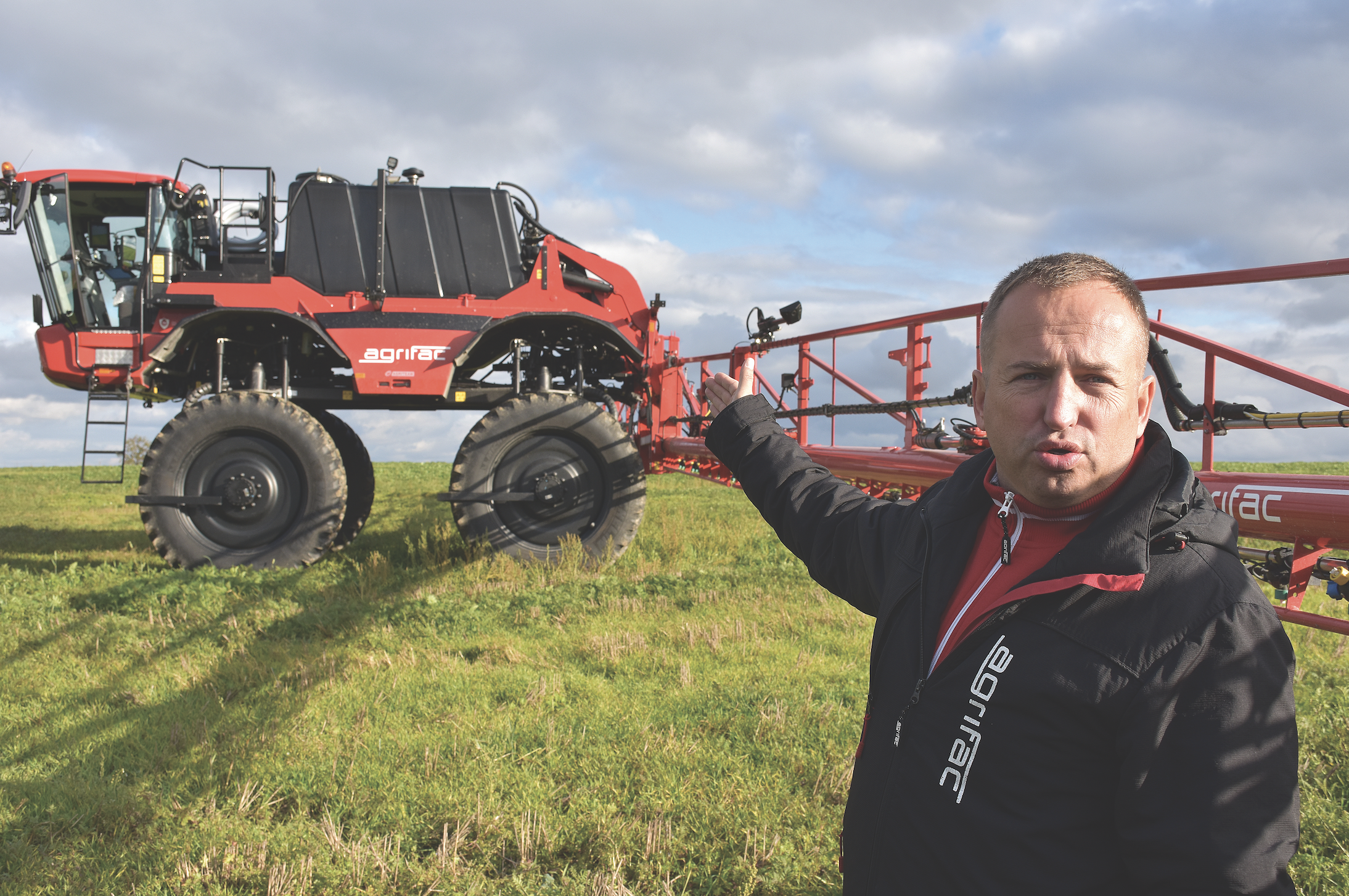 - Belka polowa jest tak skonstruowana, że przy kontakcie z przeszkodą powstające siły są przechwytywane i redukowane przez co nie dochodzi do poważnych uszkodzeń – zapewnia Krzysztof Sadowski z firmy Agrifac