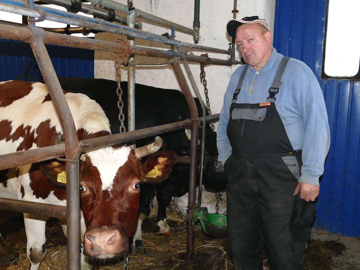 Tadeusz Kossakowski, wspólnie z żoną Marzeną prowadzi 20 ha gospodarstwo rolne w miejscowości Dąbki Łętownica w gminie Zambrów.