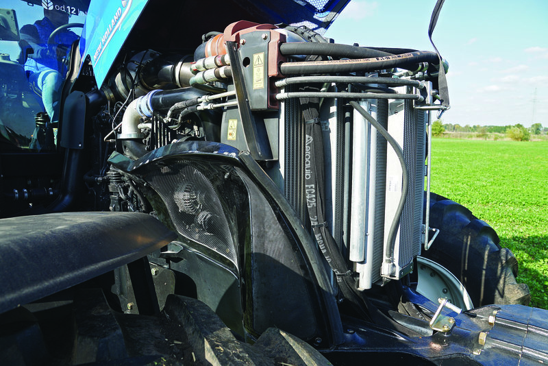 Traktor napędza sześciocylindrowy silnik FPT Cursor 9 o imponującej pojemności 8,7 litra i mocy maksymalnej (z doładowaniem) 409 KM