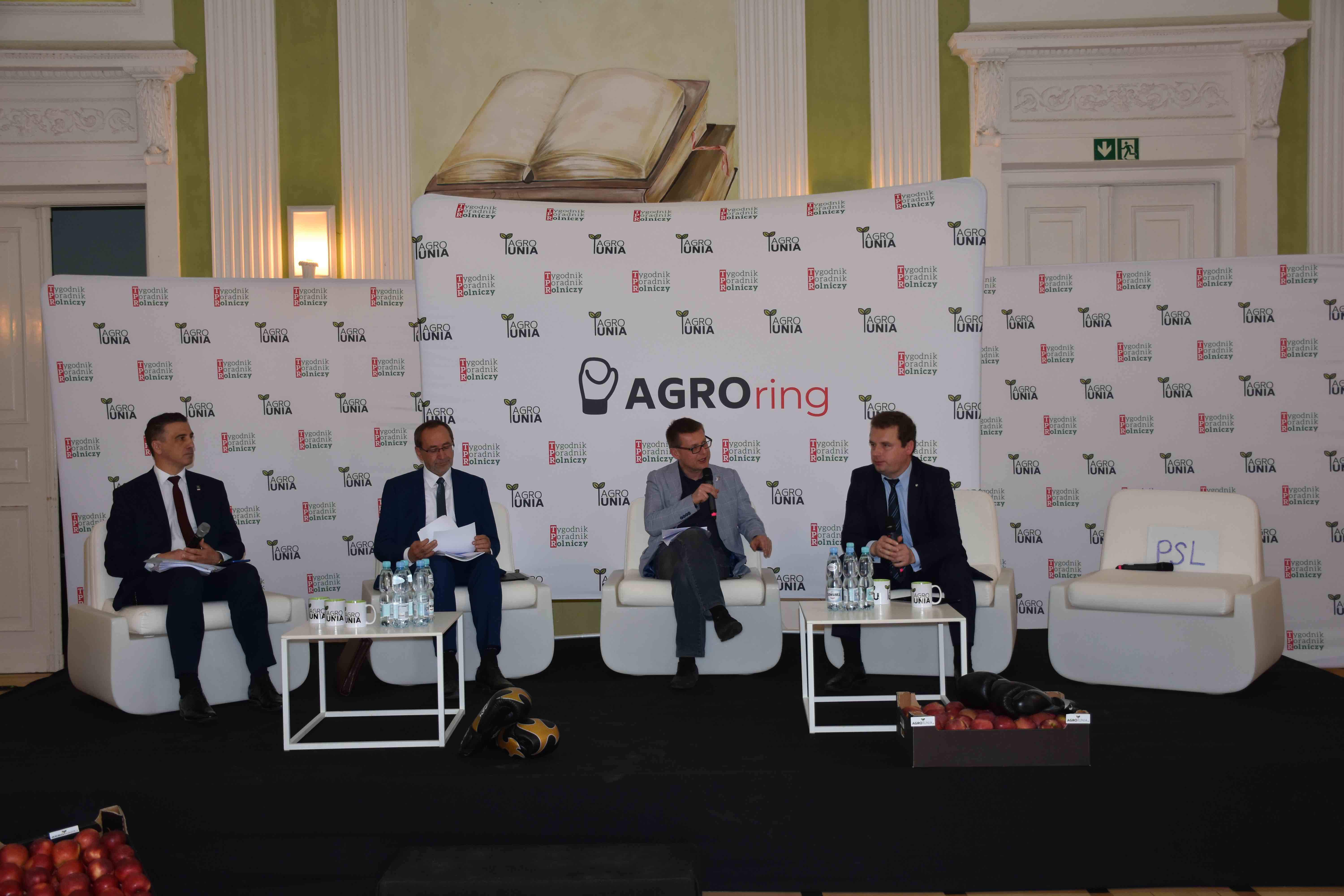 W AGRO ringu z problemami polskiego rolnictwa próbowali zmierzyć się (od lewej): Jarosław Sachajko z Kukiz’15, Jacek Bogucki z PiS, Artur Dunin z PO oraz Jacek Wilk z Konfederacji. Na debatę, mimo zaproszenia, nie przybył Marek Sawicki z PSL 