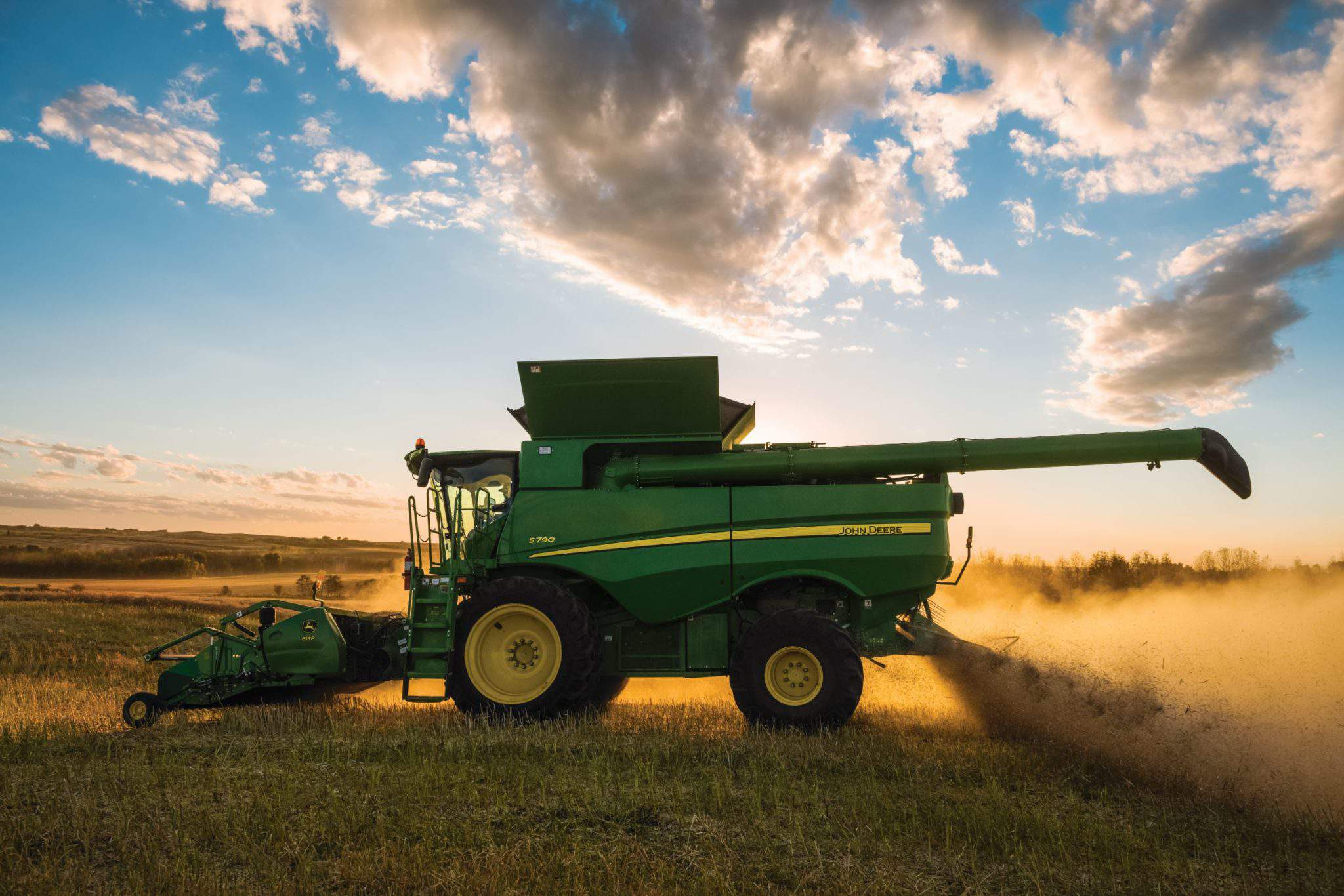 w kombajnie John Deere S790 pracę zaczyna się od komputera