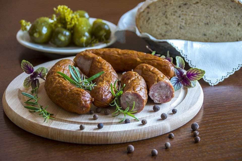 Aby otrzymać pomoc, rocznie w ramach RHD nie można sprzedawać więcej niż np. 2300 kg surowych wyrobów mięsnych, 15400 kg pieczywa oraz 5000 kg kiszonek warzywnych