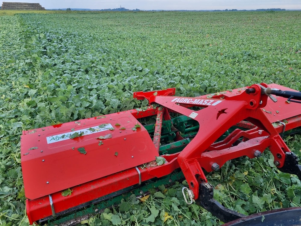 Wał nożowy firmy Agro-Masz można doposażyć w 500-kg zestaw obciążników montowanych bezpośrednio na maszynie.