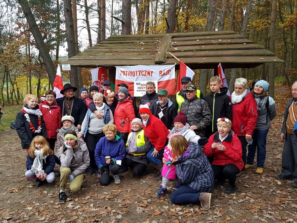 Rajdy rowerowe, zajęcia fitness czy spacery nordic walking to doskonały sposób na integrację