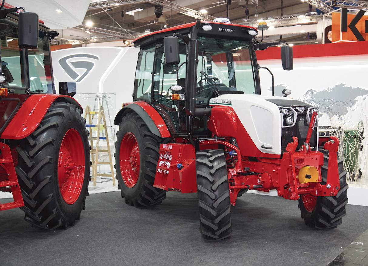 Z silnikiem Caterpillar o mocy 95 KM traktor Belarus 923.7 spełnia najnowsze normy emisji spalin Stage V i może być sprzedawany w krajach UE. 